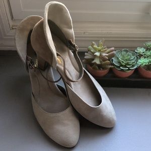 Aerosoles suede pump